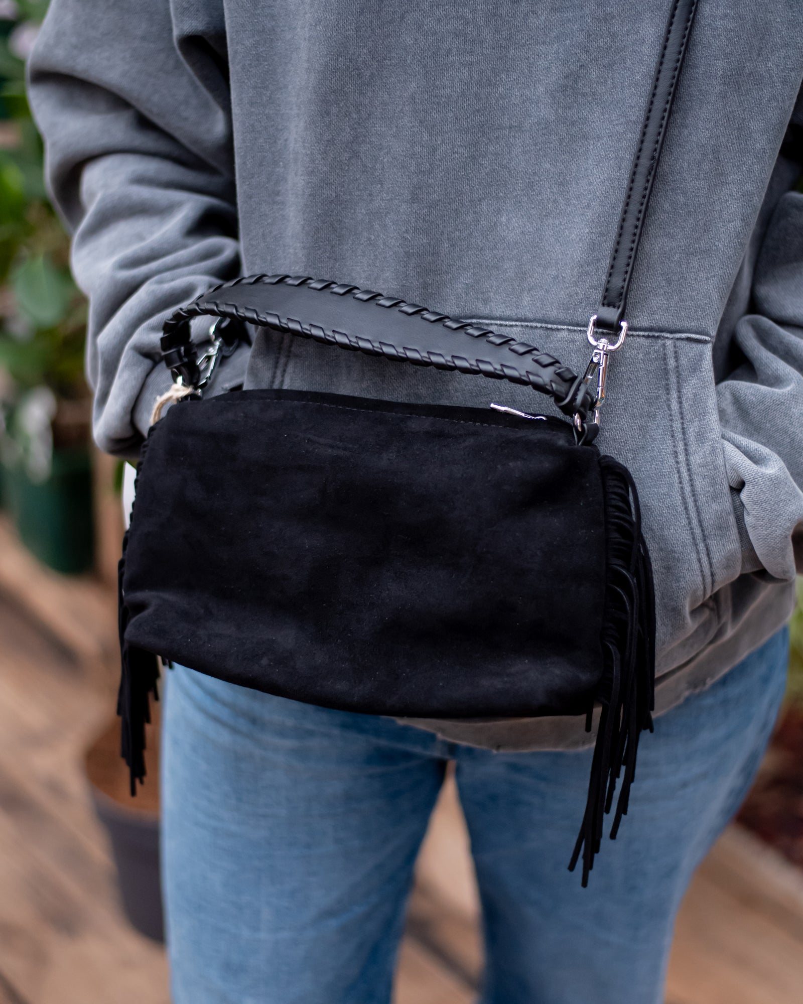 Borsa tracolla in Suede, Glamour e movimento
