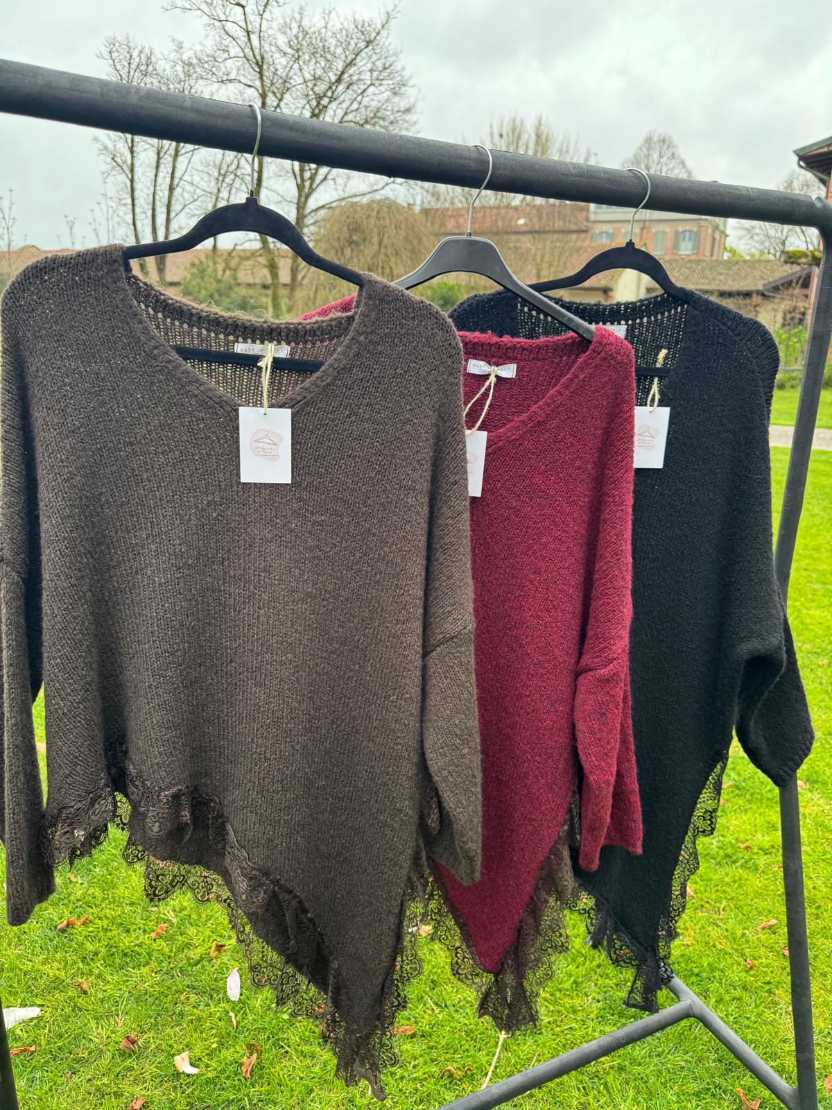 Maglia Oversize Asimmetrica con orlo in Pizzo