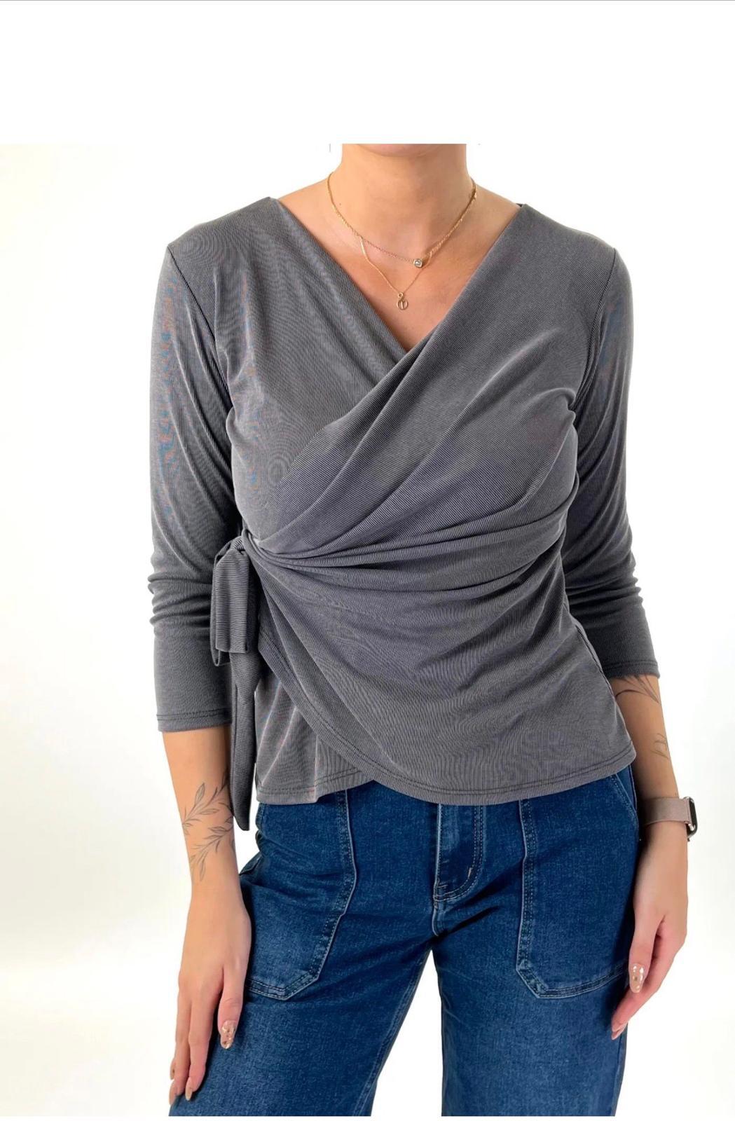 Maglia incrociata con fiocco laterale