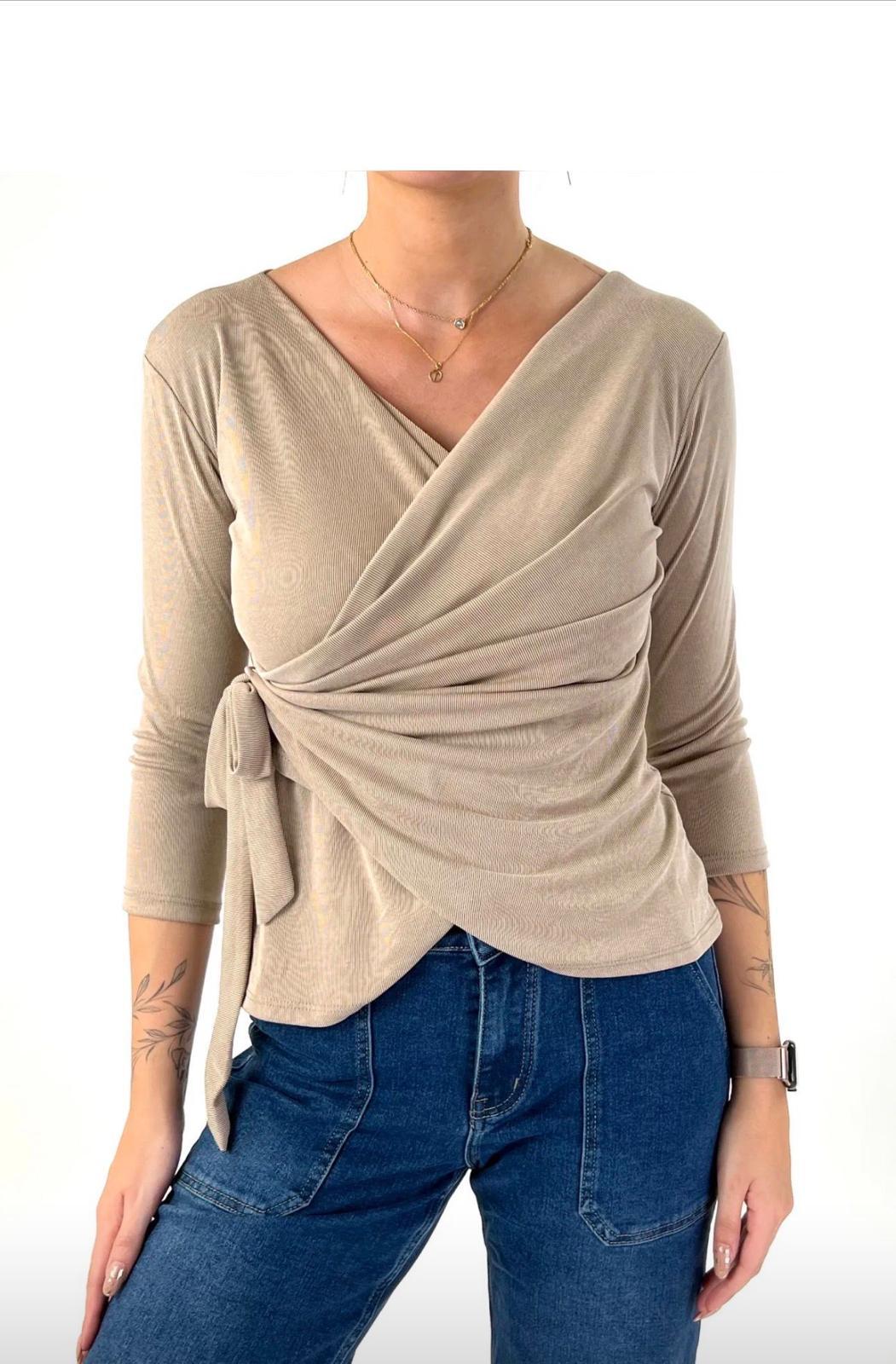 Maglia incrociata con fiocco laterale